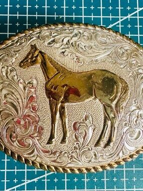 Gold Horse Engraved Men's Belt Buckle - Classic Western Style